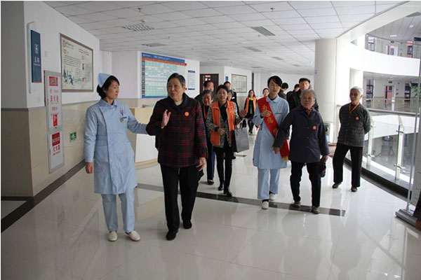 ����һ�w�C��ʾ���]�p���B��Ѫ