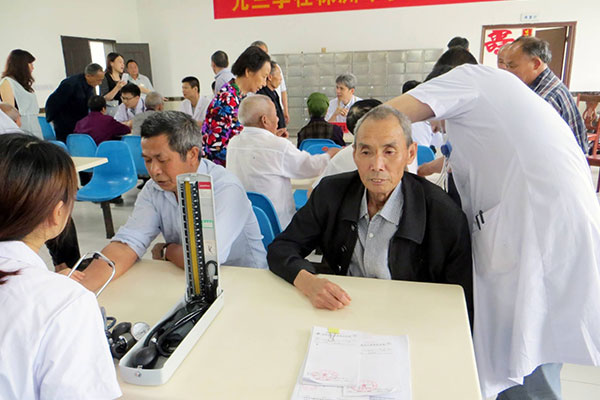 ����һ�w�C(j��)�ǻ۽����B(y��ng)��ϵ�y(t��ng)�ļܘ�(g��u)�O(sh��)Ӌ(j��)